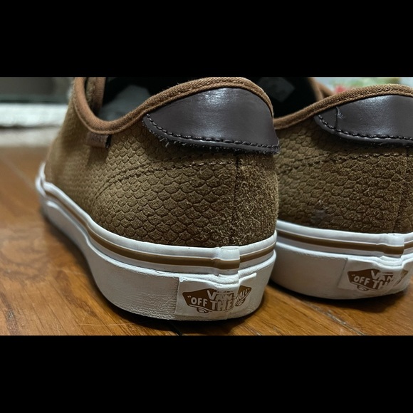 Vans ( Tan snake skin vans - limited style ) 9 - Picture 4 of 5